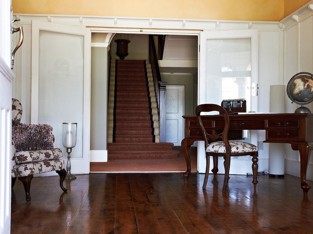 Parkes Manor